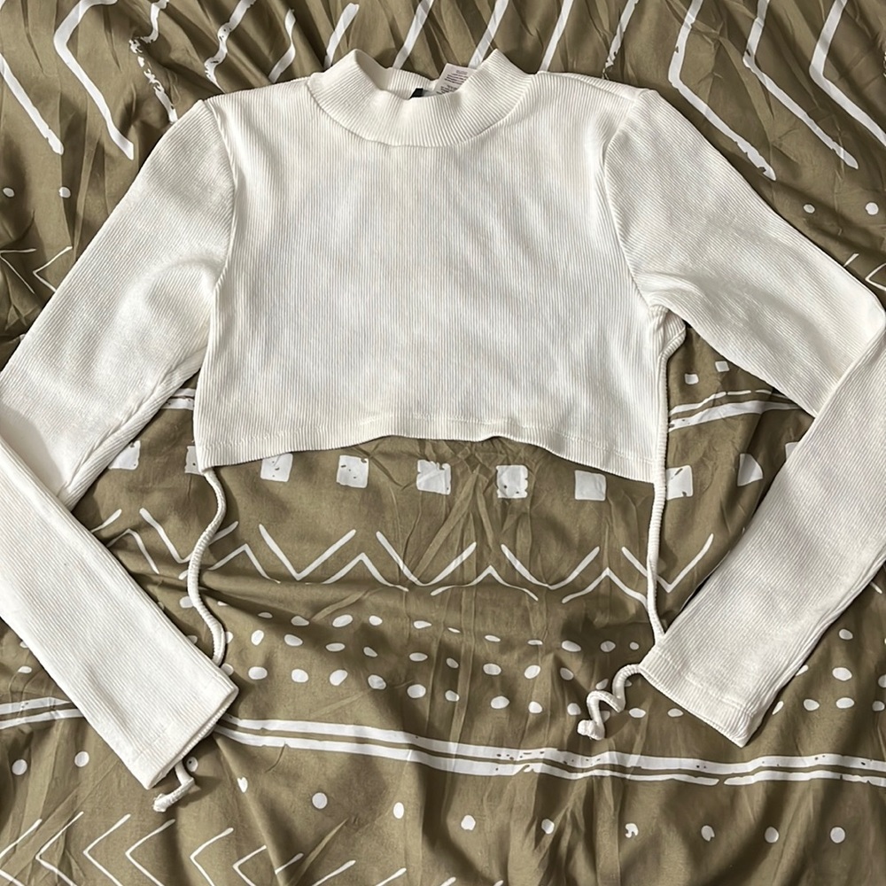 PrettyLittleThing crop sweater